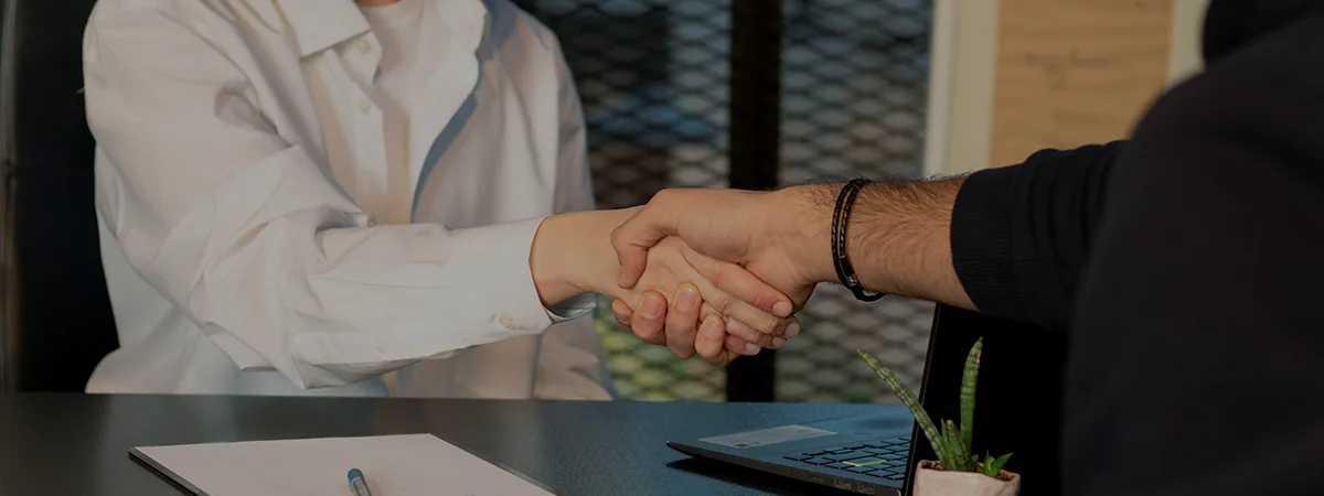 CV et lettre de motivation sur mesure après un entretien d’embauche réussi